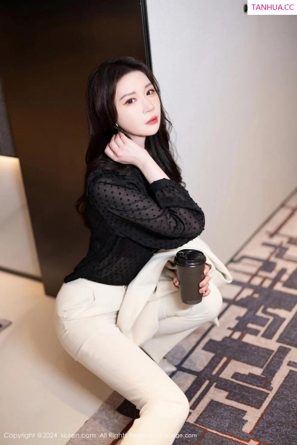 梦心玥  [XiuRen]高清写真图 2024.04.08 No.8354 梦心玥 丝袜美腿第19张图片